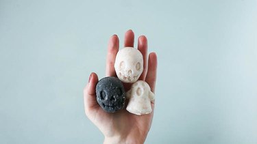 DIY Creepy Bath Bombs Tutorial