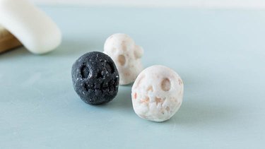 DIY Creepy Bath Bombs Tutorial