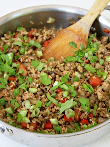 ground turkey with garnish for healthy turkey lettuce wraps