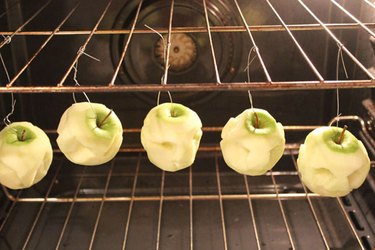 drying apples